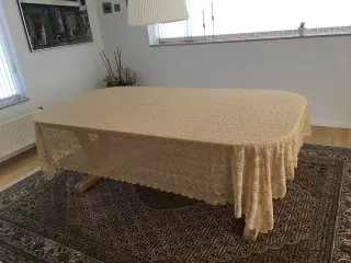 Flot fransk håndvævet dug i broderi anglaise