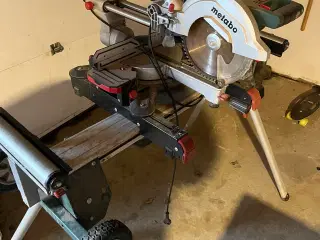 Metabo KGS 254 M med bord