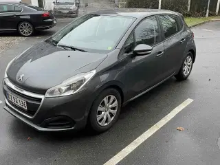 Flot og velholdt Peugeot 208. Nysynet.