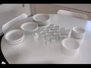 Porcelæn, tallerkner, kopper mm.