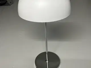Hvid bordlampe 