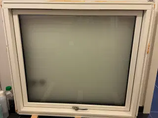 Topstyret træ/alu vindue 