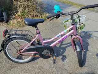 To pigecykler sælges str 4-6 år.