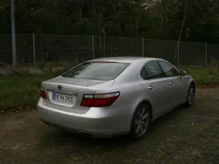 Lexus LS600H