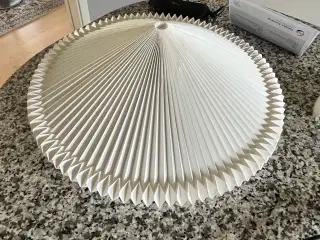 Le Klint model 26-52   Ø-52 cm loftslampe m/ophæng