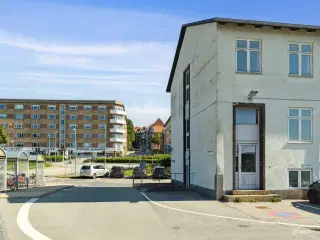 Funktionelt kontorlejemål tæt på Randers Station
