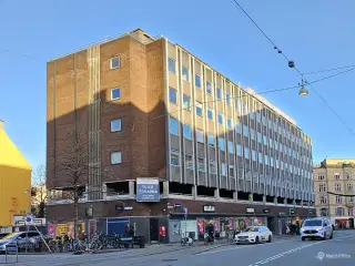 Parkeringspladser til leje på attraktiv beliggenhed i aflåst p-hus