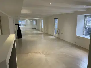 Moderne kontorfaciliter i bedste placering