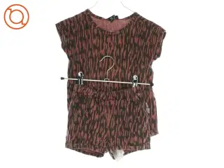 Matchende T-Shirt og shorts fra Hummel (str. 98 )