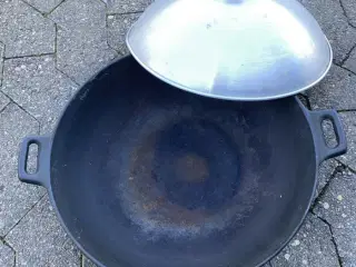 Wok i støbejern. Diameter 37 cm