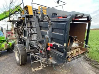 New Holland BB9090 Plus sælges i dele/For parts