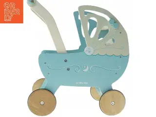 Blå dukkevogn i træ fra Le Toy Van (str. 55x50 cm)
