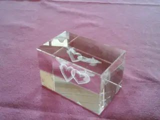Bryllups symboler,  3-d hjerter og duer