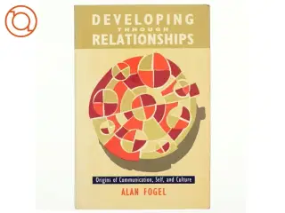 Developing through relationships : origins of communication, self, and culture af Alan Fogel (Bog)