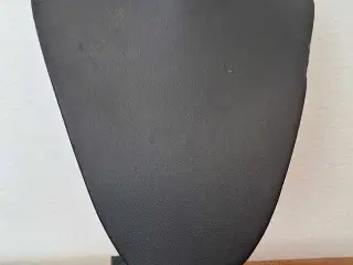 Sort buste