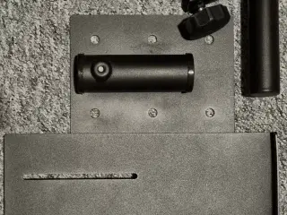 Millenium væghylde til studiemonitor el. lignende