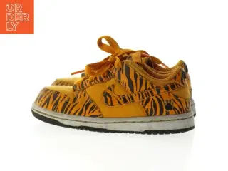 Gule sneakers med tigerprint fra Nike (str. 25)