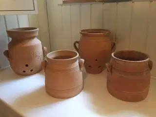 4 store flotte terracotta krukker, alle med ører