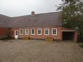 Hus udlejes på landet. 
