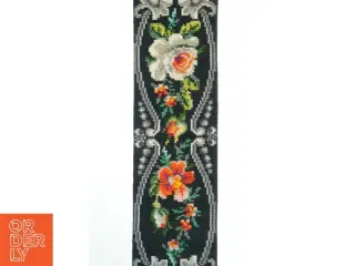 Vægtæppe med blomstermotiv/ norsk almue, håndlavet (str. 108 x. 25 cm)