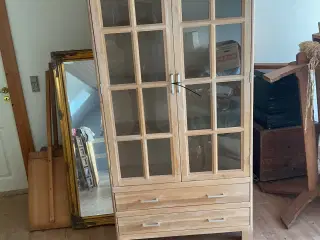 Vitrineskab dybde 36cm højde 192 cm bredde 98cm