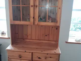 Skab/ reol bud  modtages 