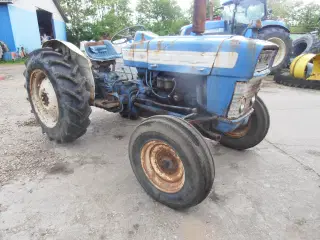 Ford 3000 X model traktor . 