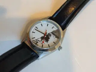 Flot armbånds ur med kunst på skiven  (S4)