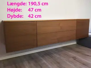 Væghængt skænk