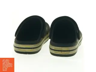 Brugte sorte Crocs sandaler fra Crocs (str. 32)