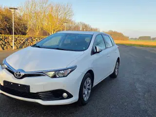Toyota Auris 1.2 Benzin 2016 en Ejer
