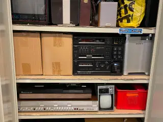 Ældre radioer,tv og højttalere