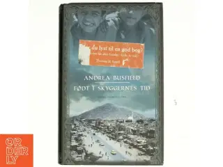 Født i skyggernes tid : roman af Andrea Busfield (Bog)