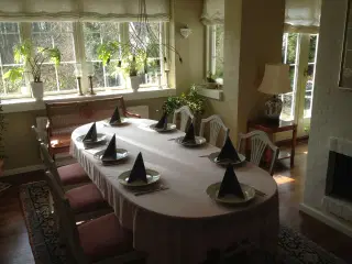 Utrolig fin og velholdt spisestue, bord + 6 stole