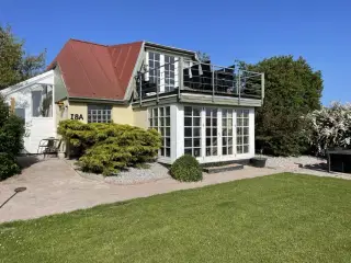 Sommerhus med Stor swimmingPool i roligt b�rnevenligt omr�de - Otterup p� Nordfyn