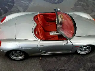 Brūder-Maisto modelbil