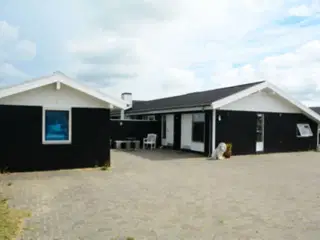 Stor sommerbolig i Blokhus med sauna, pool & spa