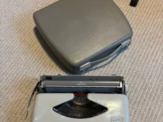 Adler rejseskrivemaskine sælges