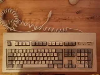 Phillips P2814-006 keyboard + Compaq PS2 mus