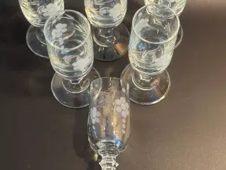 6 smukke vintage likør/snapsglas sælges