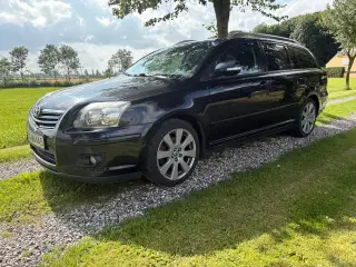 Toyota Avensis 2,0 D-4D Executive stc. 5d Nysynet