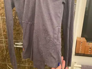 Bluse med flot mønster str small