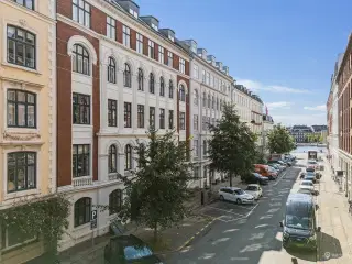 Kontorlejemål momsfrit beliggende i rolig gade tæt på Kgs. Nytorv