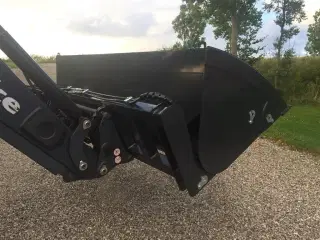 - - - J-Maskiner 2400 Højtipskovl