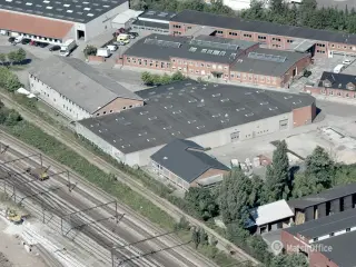 Godt bynært og tørt lagerlejemål 