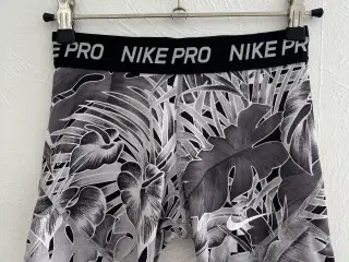 Nike Pro shorts str. M / 10-12 år