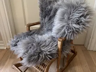 Smuk retro børne gyngestol i rå rattan