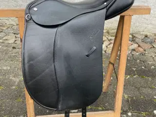 Trainer’s Mariel 17” sort dressur sadel
