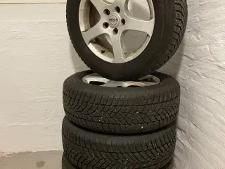 ❄️ Goodyear vinterdæk på alufælge – 215/60 R16