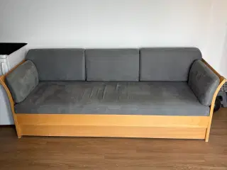 Velholdt sovesofa med opbevaringsmagasin